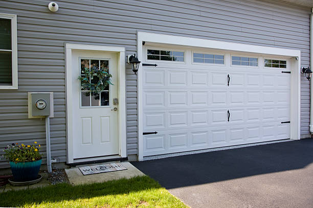 24/7 Emergency Garage Door Panel Replacement experts in Bedford, IN